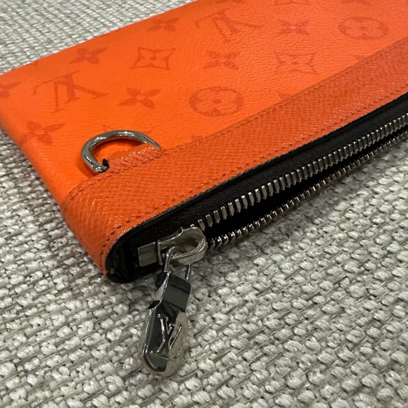 Louis Vuitton Discovery Pochette - Picture 6 of 9